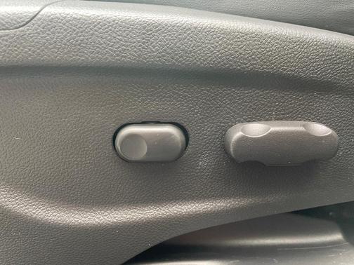 Photo 5 of 22 of 2019 Buick Encore Preferred