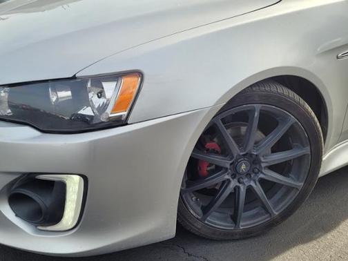 Photo 4 of 21 of 2017 Mitsubishi Lancer ES