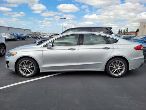 Photo 5 of 21 of 2019 Ford Fusion SEL