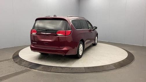 Photo 4 of 24 of 2021 Chrysler Voyager LXI