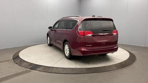 Photo 3 of 24 of 2021 Chrysler Voyager LXI