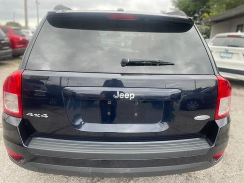 Photo 4 of 21 of 2011 Jeep Compass Latitude