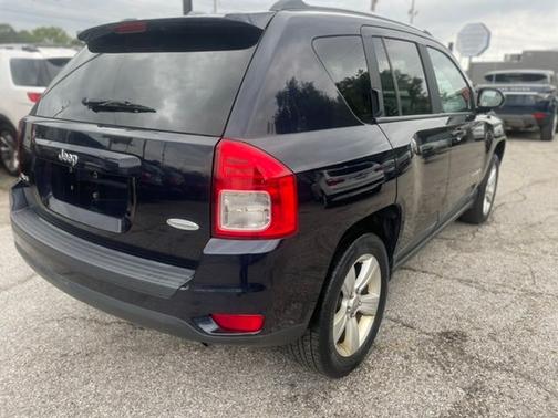 Photo 5 of 21 of 2011 Jeep Compass Latitude