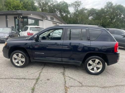 Photo 3 of 21 of 2011 Jeep Compass Latitude