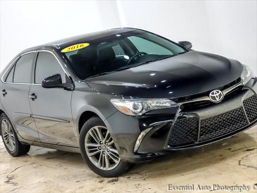 Photo 4 of 31 of 2016 Toyota Camry SE w/Special Edition Pkg