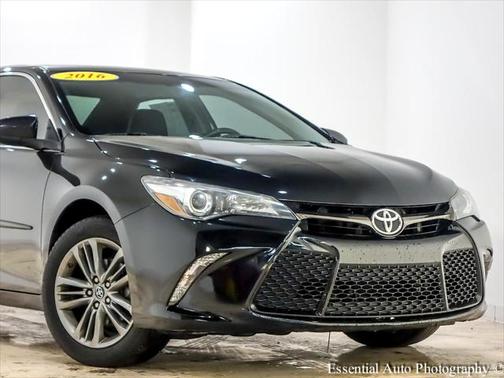 Photo 2 of 31 of 2016 Toyota Camry SE w/Special Edition Pkg