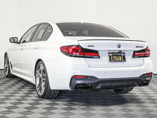 Photo 3 of 28 of 2023 BMW M550 i xDrive
