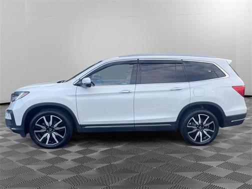 Photo 2 of 16 of 2019 Honda Pilot Touring 8-Passenger