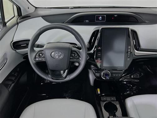 Photo 3 of 33 of 2022 Toyota Prius Prime XLE