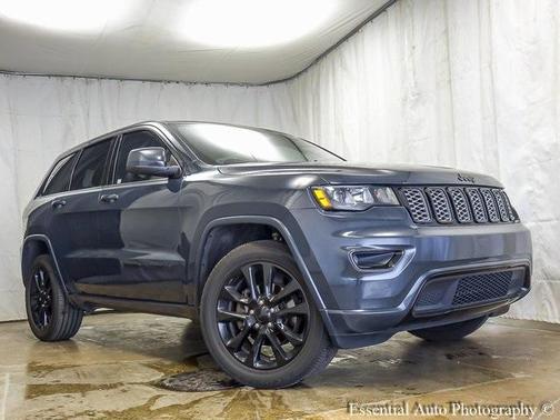 Photo 2 of 28 of 2018 Jeep Grand Cherokee Altitude