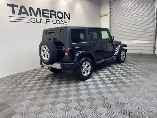 Photo 5 of 13 of 2015 Jeep Wrangler Unlimited Sahara