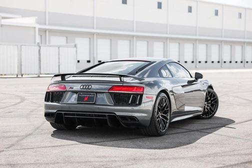 Photo 2 of 34 of 2018 Audi R8 5.2 quattro Plus