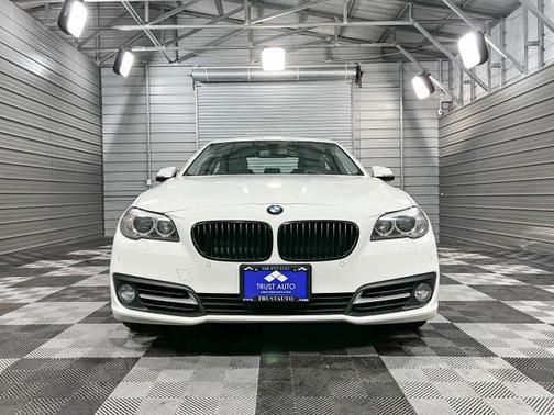 Photo 2 of 42 of 2016 BMW 528 i xDrive