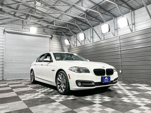 Photo 3 of 42 of 2016 BMW 528 i xDrive