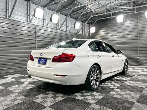 Photo 4 of 42 of 2016 BMW 528 i xDrive