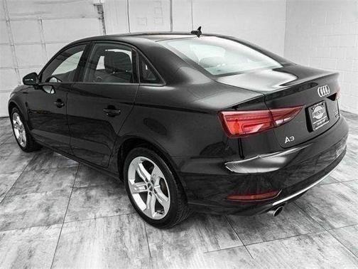 Photo 4 of 44 of 2018 Audi A3 2.0T Premium