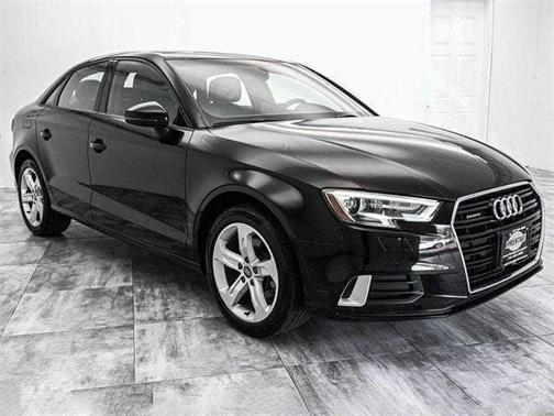 Photo 3 of 44 of 2018 Audi A3 2.0T Premium