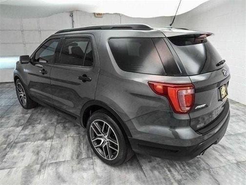 Photo 4 of 60 of 2018 Ford Explorer sport