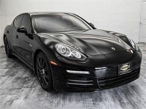 Photo 3 of 50 of 2015 Porsche Panamera 4