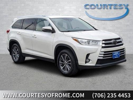 Photo 1 of 31 of 2019 Toyota Highlander XLE