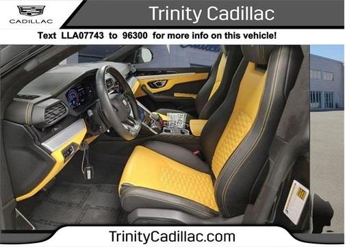 Photo 4 of 8 of 2020 Lamborghini Urus Base