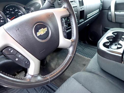 Photo 4 of 23 of 2013 Chevrolet Silverado 1500 LT