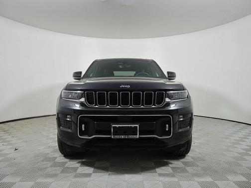 Photo 2 of 36 of 2022 Jeep Grand Cherokee Overland