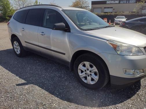 Photo 2 of 10 of 2012 Chevrolet Traverse LS
