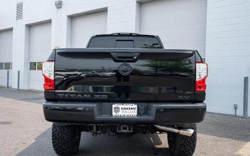 Photo 5 of 34 of 2017 Nissan Titan XD SV