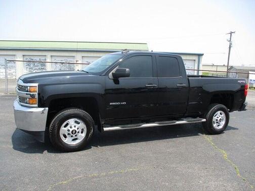 Photo 2 of 27 of 2017 Chevrolet Silverado 2500 WT