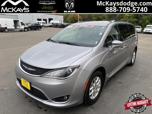 Photo 1 of 33 of 2020 Chrysler Pacifica Touring-L