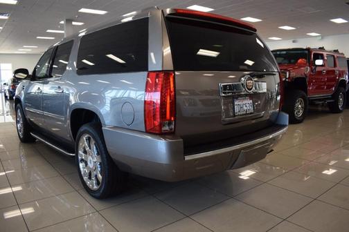 Photo 4 of 40 of 2014 Cadillac Escalade ESV Luxury