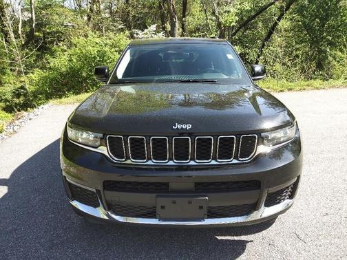 Photo 3 of 32 of 2022 Jeep Grand Cherokee L Limited