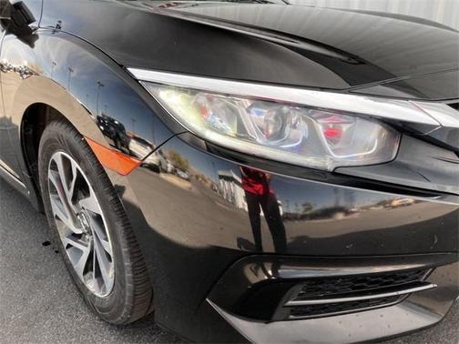 Photo 3 of 27 of 2017 Honda Civic EX