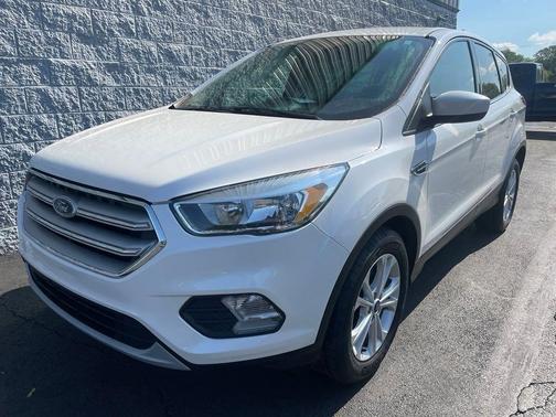 Photo 2 of 39 of 2019 Ford Escape SE