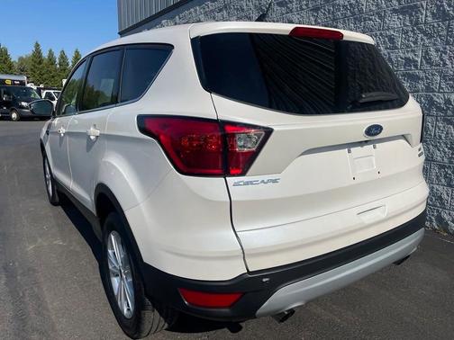 Photo 3 of 39 of 2019 Ford Escape SE