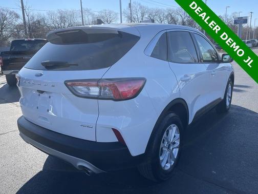 Photo 5 of 40 of 2020 Ford Escape SE