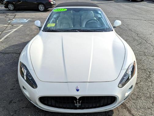 Photo 3 of 50 of 2013 Maserati GranTurismo Base