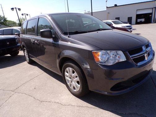 Photo 3 of 28 of 2019 Dodge Grand Caravan SE