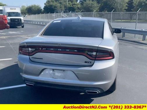 Photo 2 of 13 of 2018 Dodge Charger SXT Plus