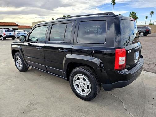 Photo 4 of 7 of 2016 Jeep Patriot Sport