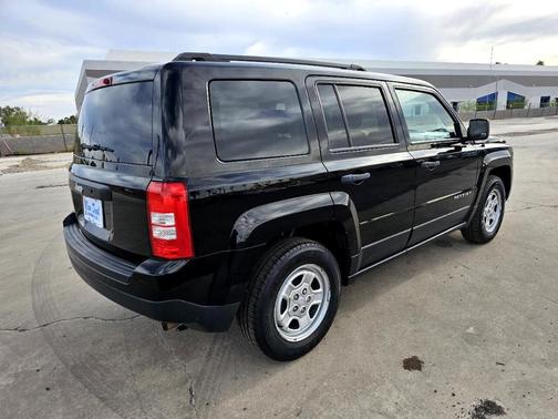 Photo 3 of 7 of 2016 Jeep Patriot Sport