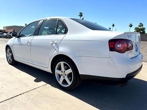 Photo 3 of 5 of 2010 Volkswagen Jetta Limited Edition