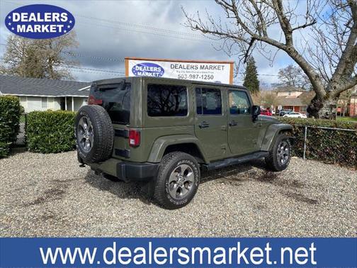 Photo 5 of 40 of 2016 Jeep Wrangler Unlimited Sahara