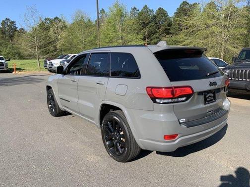Photo 3 of 52 of 2020 Jeep Grand Cherokee Altitude