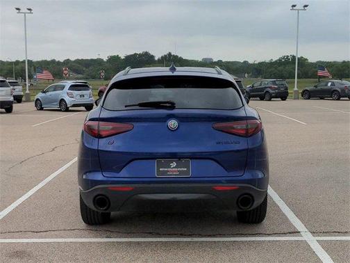 Photo 4 of 32 of 2022 Alfa Romeo Stelvio Sprint