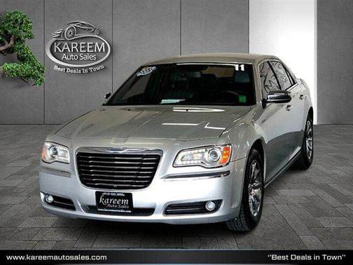 Photo 1 of 32 of 2011 Chrysler 300 Limited