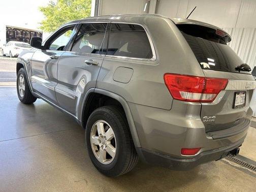 Photo 4 of 7 of 2012 Jeep Grand Cherokee Laredo