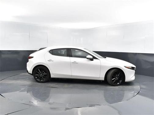 Photo 2 of 38 of 2022 Mazda Mazda3 FWD w/Premium Package