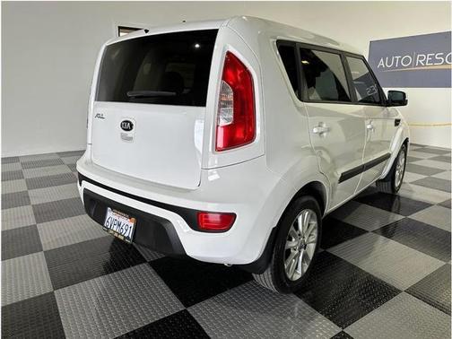 Photo 4 of 26 of 2013 Kia Soul +